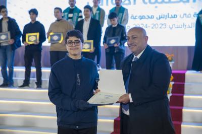 قسم التربية والتعليم يكرّم الطلبة الأوائل في المراحل المنتهية