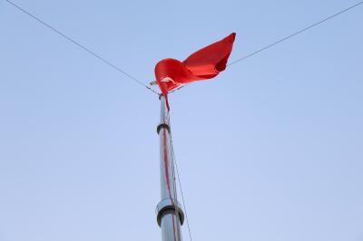 ضمن فعاليات المهرجان النسوي.. رفع راية أبي الفضل العباس (عليه السلام) في مدينة كراتشي الباكستانية