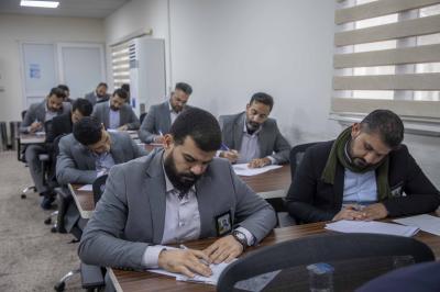 أكاديمية التطوير الإداري تجري الاختبارات النهائية لطلبتها