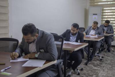 أكاديمية التطوير الإداري تجري الاختبارات النهائية لطلبتها