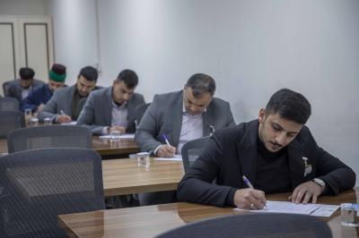 أكاديمية التطوير الإداري تجري الاختبارات النهائية لطلبتها