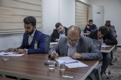 أكاديمية التطوير الإداري تجري الاختبارات النهائية لطلبتها