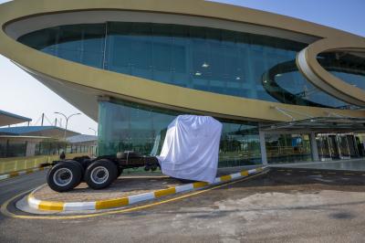 شركة شاكمان: مصنع البراق لتجميع الشاحنات يسهم في التنمية الصناعية وتدريب المواهب