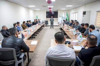 قسم التطوير يقيم دورة عن أساسيات التدريب لطلبة أكاديمية التطوير الإداري