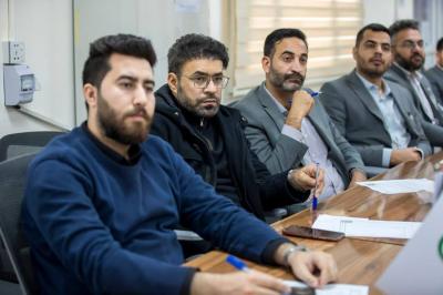 قسم التطوير يقيم دورة عن أساسيات التدريب لطلبة أكاديمية التطوير الإداري