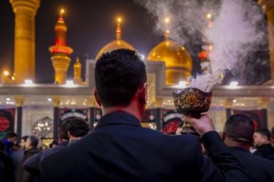 ملاكات العتبة العباسية المقدسة تعمل على تعطير وتبخير مرقد الإمامين الجوادين (عليهما السلام)