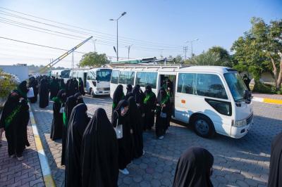 مجمع الشيخ الكليني يشهد توافد الطالبات المشاركات في حفل مرتديات العباءة العراقية