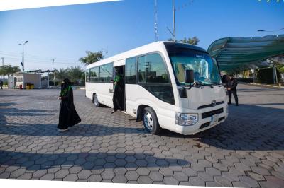 مجمع الشيخ الكليني يشهد توافد الطالبات المشاركات في حفل مرتديات العباءة العراقية