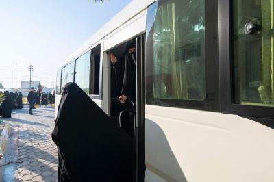 مجمع الشيخ الكليني يشهد توافد الطالبات المشاركات في حفل مرتديات العباءة العراقية