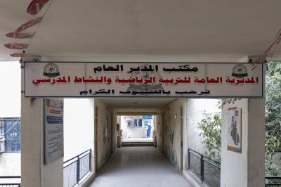 قسم العلاقات العامة يباشر بتوزيع دعوات المشاركة الخاصة بمسابقة فن الخطابة بنسختها الثامنة
