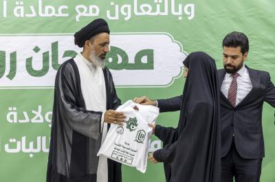 العتبة العباسية المقدسة تكرّم عددًا من الطالبات المرتديات للعباءة العراقية في جامعة الفرات الأوسط التقنية