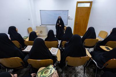 بمشاركة أكثر من ألف طالبة.. معهد القرآن الكريم النسوي يطلق الدورات القرآنية الصيفية في النجف