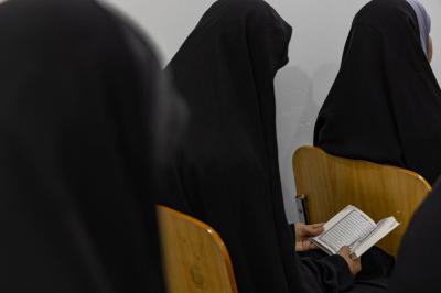 بمشاركة أكثر من ألف طالبة.. معهد القرآن الكريم النسوي يطلق الدورات القرآنية الصيفية في النجف