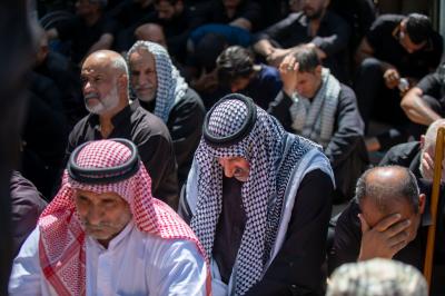 جموع المعزين تحيي مراسم يوم العاشر من شهر المحرم عند المرقدين الطاهرين
