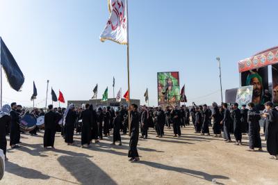 العتبة العباسية المقدسة تسلّم راية العزاء إلى تجمّع مواكب محافظة الديوانية