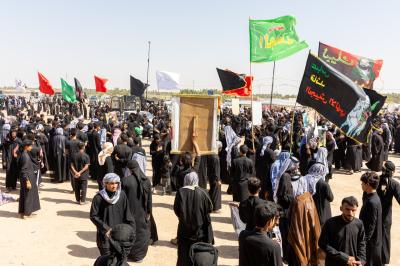 العتبة العباسية المقدسة تسلّم راية العزاء إلى تجمّع مواكب محافظة الديوانية