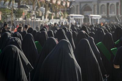 منتسبات العتبة العباسية المقدسة يحيين ذكرى دفن الأجساد الطاهرة بمسيرة عزائية