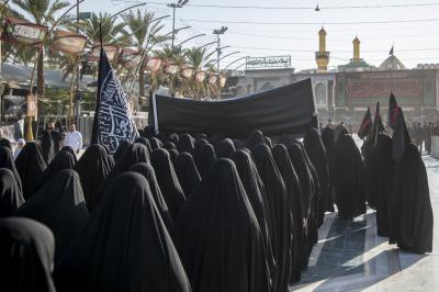منتسبات العتبة العباسية المقدسة يحيين ذكرى دفن الأجساد الطاهرة بمسيرة عزائية