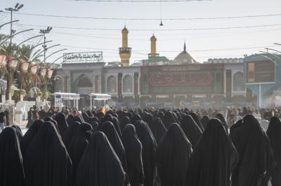 منتسبات العتبة العباسية المقدسة يحيين ذكرى دفن الأجساد الطاهرة بمسيرة عزائية
