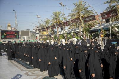 منتسبات العتبة العباسية المقدسة يحيين ذكرى دفن الأجساد الطاهرة بمسيرة عزائية