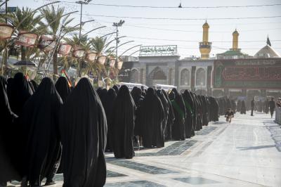 منتسبات العتبة العباسية المقدسة يحيين ذكرى دفن الأجساد الطاهرة بمسيرة عزائية