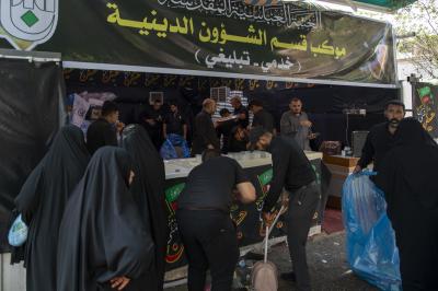موكب قسم الشؤون الدينية يقدّم خدماته للمعزين في ذكرى دفن الأجساد الطاهرة