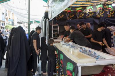 موكب قسم الشؤون الدينية يقدّم خدماته للمعزين في ذكرى دفن الأجساد الطاهرة