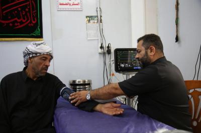قسم الشؤون الطبّية يقدّم خدماته للمشاركين في عزاء دفن الأجساد الطاهرة 
