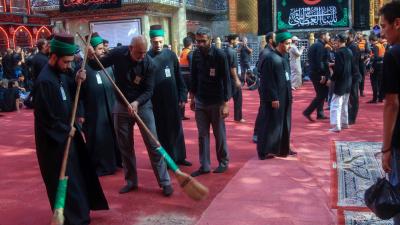  قسم رعاية الصحن يباشر بحملة تنظيف واسعة لصحن مرقد أبي الفضل العباس (عليه السلام)
