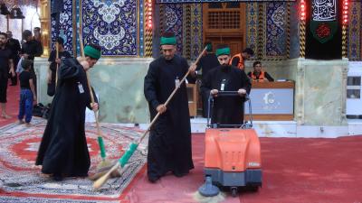  قسم رعاية الصحن يباشر بحملة تنظيف واسعة لصحن مرقد أبي الفضل العباس (عليه السلام)