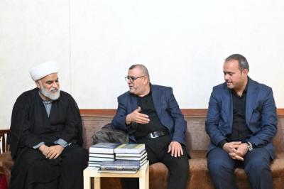 قسم شؤون المعارف يهدي مكتبة أُسرة الشيخ عباس الخويبراوي مجموعة من إصداراته