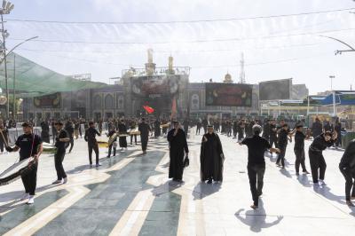 مواكب أهالي بابل تحيي ذكرى شهادة الإمام السجاد (عليه السلام) عند المرقدين الطاهرين
