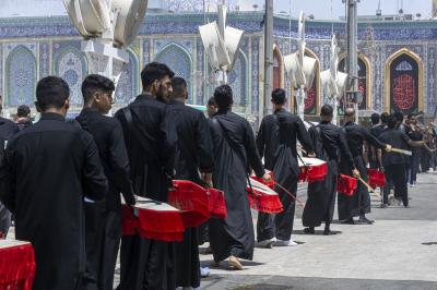 مواكب أهالي بابل تحيي ذكرى شهادة الإمام السجاد (عليه السلام) عند المرقدين الطاهرين