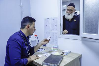 قسم الشؤون الطبية يواصل تقديم خدماته لزائري مرقدَي الإمام الحسين وأخيه أبي الفضل العباس (عليهما السلام)