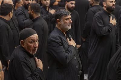 بمشاركة الأمين العام للعتبة العباسية المقدسة.. أهالي كربلاء يحيون ذكرى شهادة الإمام الحسن (عليه السلام) في النجف