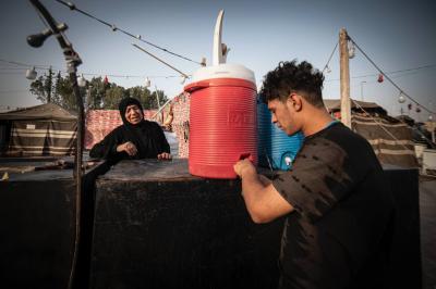 تقول الحاجّة أم ماجد: ليس لدينا غير الحسين (عليه السلام)، وعندما تنتهي الزيارة أصاب بالوحشة والضيق، وأعدّ الأيّام حتّى تعود أيّام الخدمة في العام القادم. أمّ ماجد رغم حالتها الصحّية المتعَبَة، لم تتوقّف عن الخدمة في محافظة البصرة منذ عام ٢٠٠٣