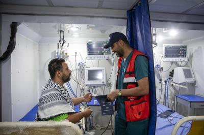 قسم الشؤون الطبية: متطوعون من عشر محافظات يشاركون في تقديم الخدمات الطبية لزائري الأربعين
