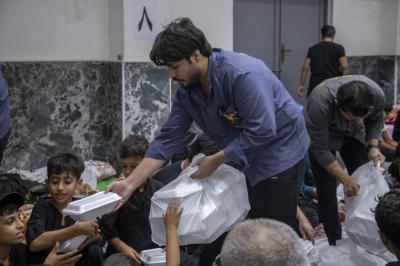مجمع أبي الفضل العباس (عليه السلام) الخدمي يباشر تقديم خدماته لزائري الأربعين