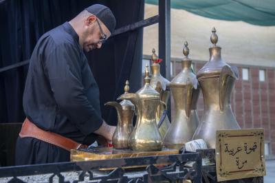 مجمع أبي الفضل العباس (عليه السلام) الخدمي يباشر تقديم خدماته لزائري الأربعين