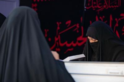 شعبة فاطمة بنت أسد تقيم محطّة قرآنية للزائرات في مجمّع أبي الفضل العباس (عليه السلام)