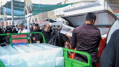 قسم الشؤون الخدمية يوفّر الثلج البلوري للزائرين والمواكب الحسينيّة خلال زيارة الأربعين