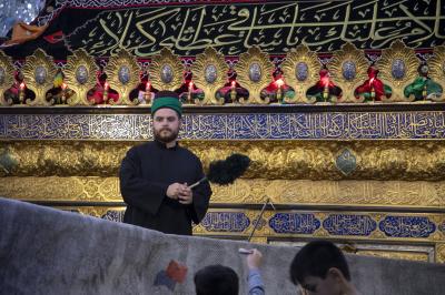 شعبة السادة الخدم تستنفر جهودها لخدمة زائري مرقد أبي الفضل العباس (عليه السلام)
