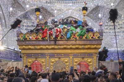 شعبة السادة الخدم تستنفر جهودها لخدمة زائري مرقد أبي الفضل العباس (عليه السلام)