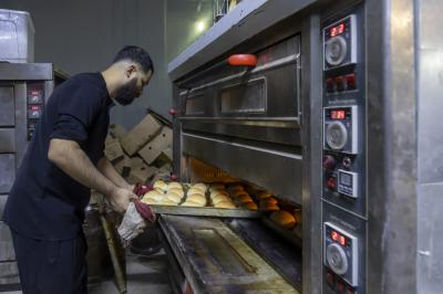العتبة العباسية المقدسة تقدّم نحو 40 ألف وجبة غذائية يوميًا لزائري الأربعين عند منفذ زرباطية