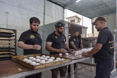 العتبة العباسية المقدسة تقدّم نحو 40 ألف وجبة غذائية يوميًا لزائري الأربعين عند منفذ زرباطية