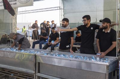 العتبة العباسية المقدسة تقدّم نحو 40 ألف وجبة غذائية يوميًا لزائري الأربعين عند منفذ زرباطية