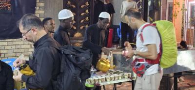 قسم الشؤون الفكرية يقدم خدماته الثقافية والمعرفية لزائري أربعين الإمام الحسين (عليه السلام)