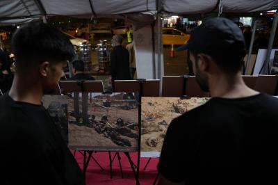 المركز العراقي لتوثيق جرائم التطرف يقيم معرضًا صوريًّا على طريق زائري الأربعين في النجف