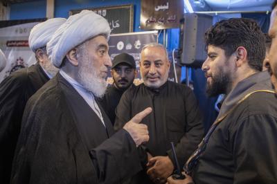 أستاذ الحوزة العلمية الشيخ حسن الجواهري يطلع على الخدمات الثقافية للزائرين في مجمع أبي الفضل العباس (عليه السلام)