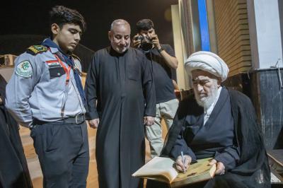 أستاذ الحوزة العلمية الشيخ حسن الجواهري يطلع على الخدمات الثقافية للزائرين في مجمع أبي الفضل العباس (عليه السلام)